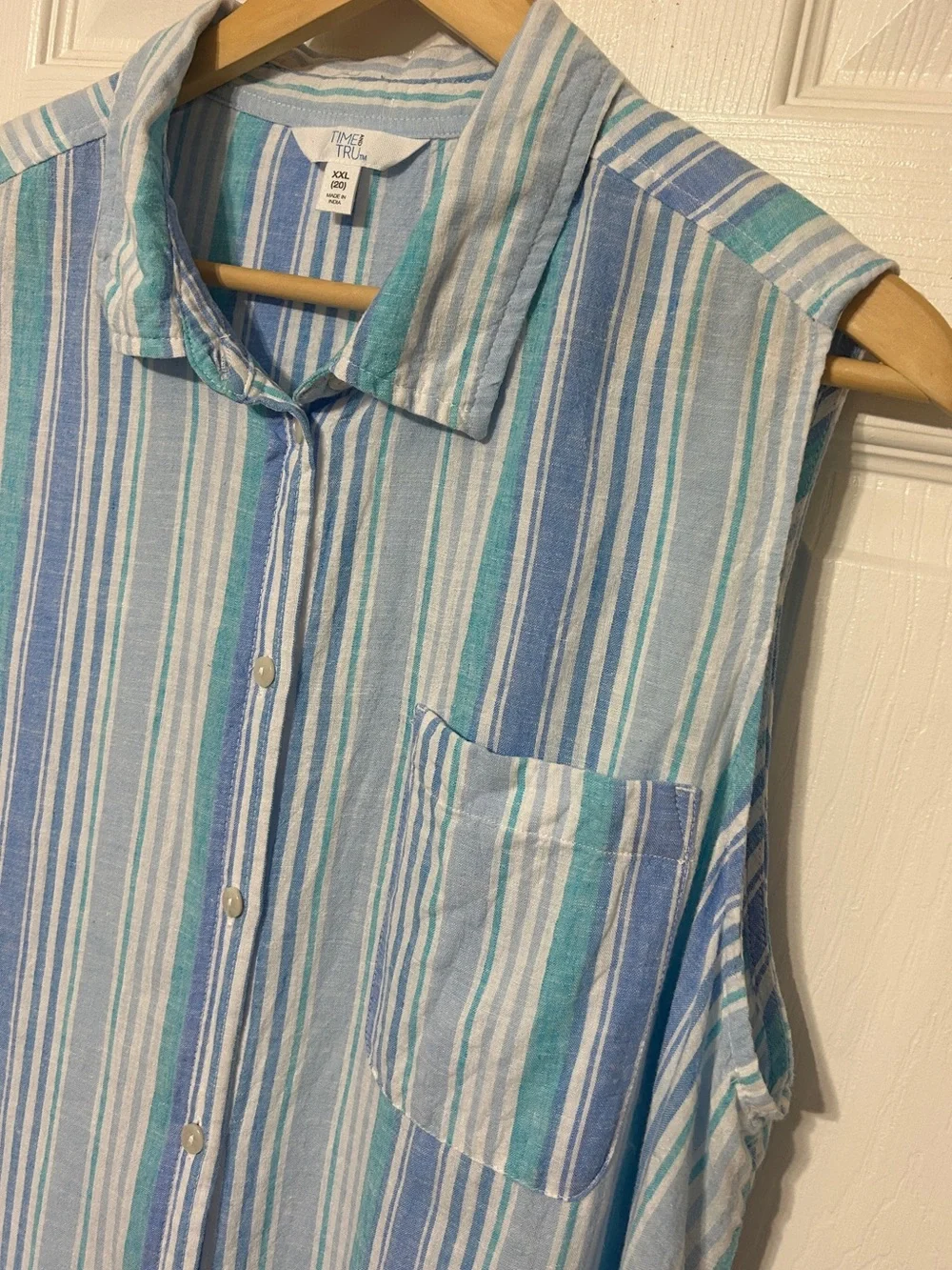Time And Tru Women’s Beachy Blue Stripe Linen Top Button Up Sleeveless Sz XXL-20 - Picture 2 of 5